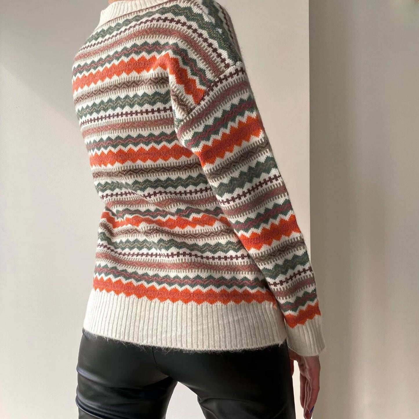 Dame afslappet strik cardigan med farverigt mønster og knaplukning Stilla