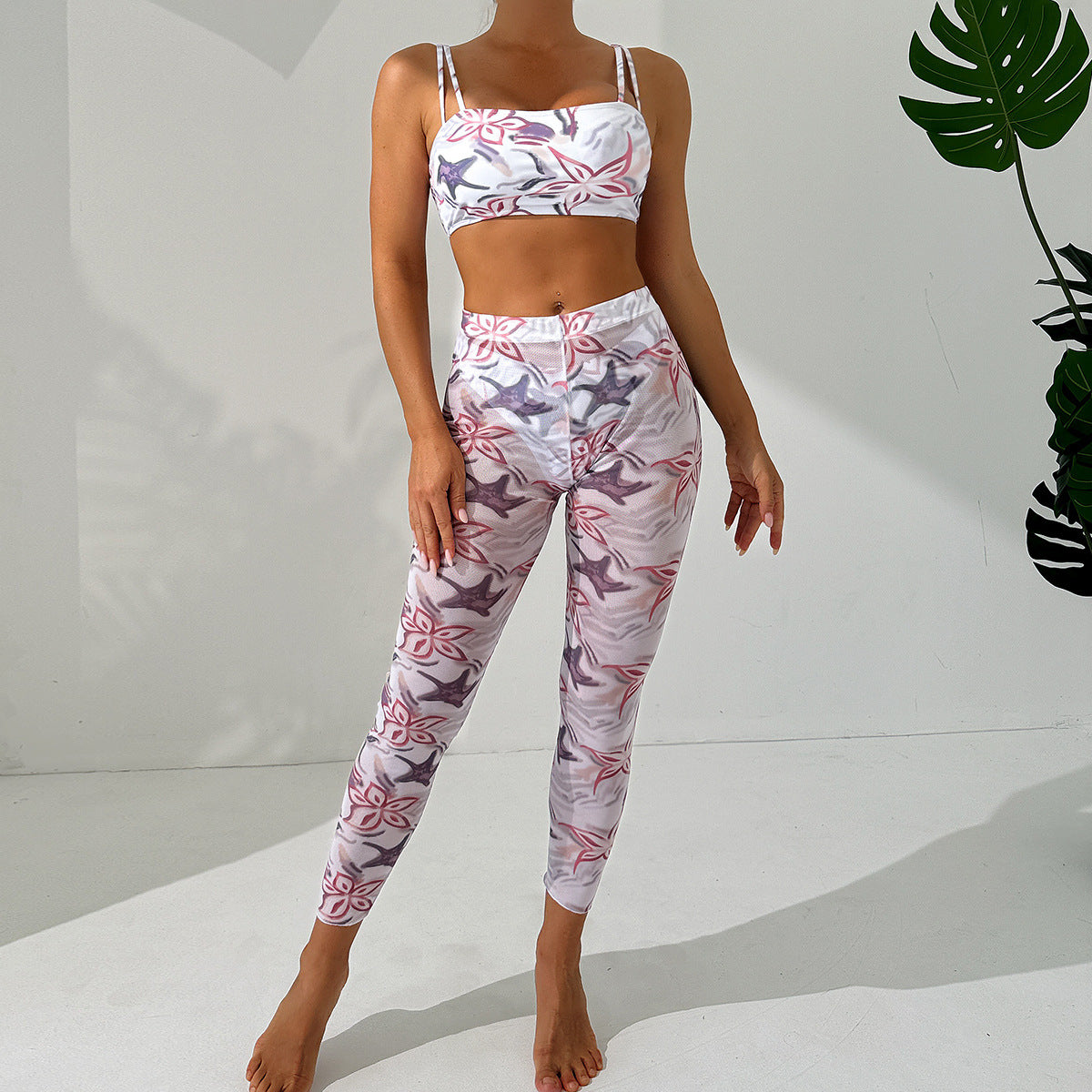 Dame ensemble med crop top og leggings i blomstret design Stilla