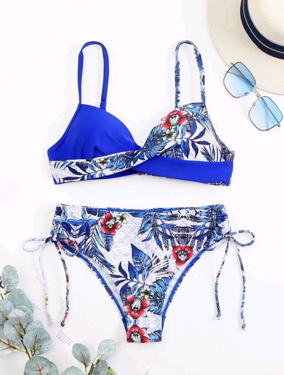 Dame Bikini-sæt med elegant wrap-effekt og blomsterdesign Stilla