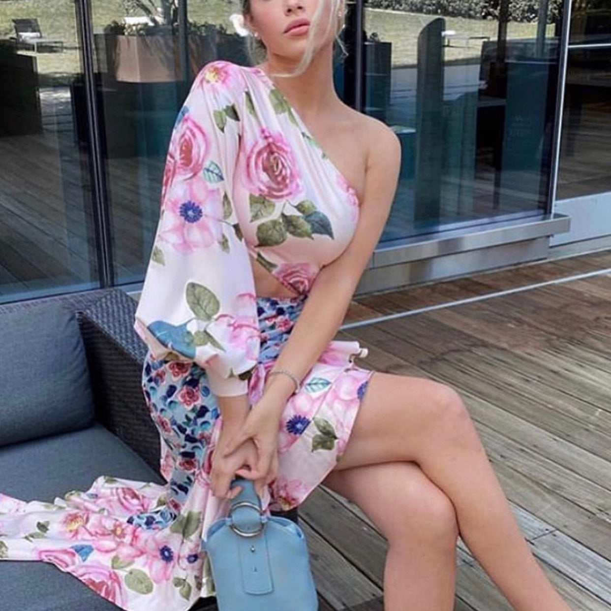 Dame Floral Cut-Out Kjole med asymmetrisk bund og flæsedetaljer Stilla