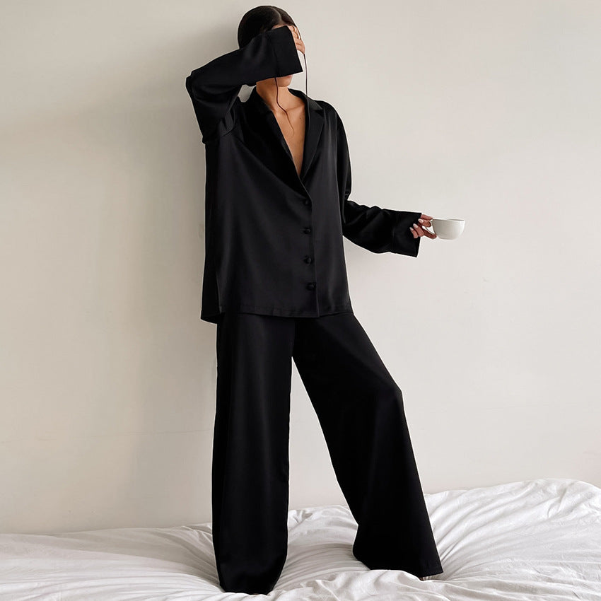 Dame Satin Pyjama-sæt med elegant V-udskæring og brede ben Stilla