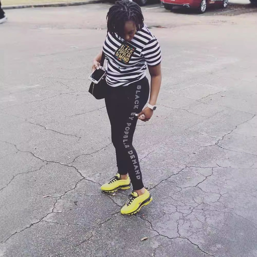 Dame Sporty T-shirt og leggings sæt med iøjnefaldende skrift Stilla
