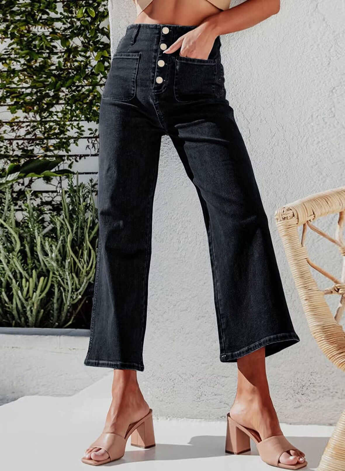 Dame højtaljede jeans med bred ben og dekorative knapdetaljer Stilla