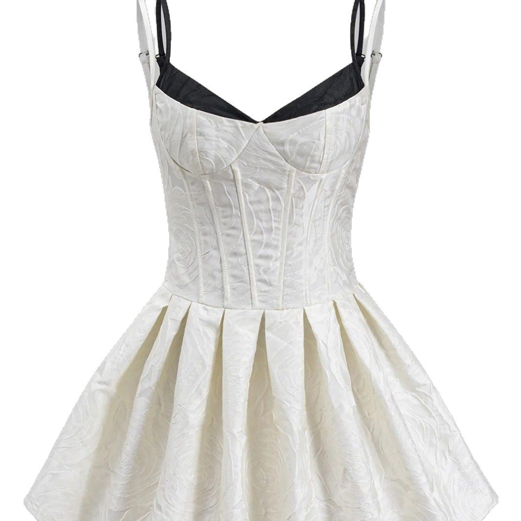 Dame A-linje kjole med høj kvalitet strikstruktur og raffinerede kop-detaljer Stilla