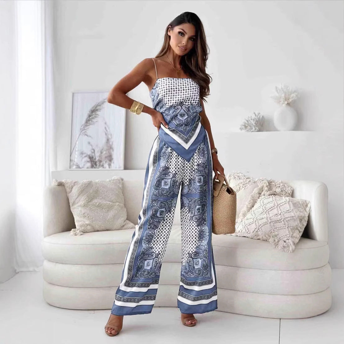 Dame jumpsuit med fine spaghetti-stropper og elegant mønster Stilla