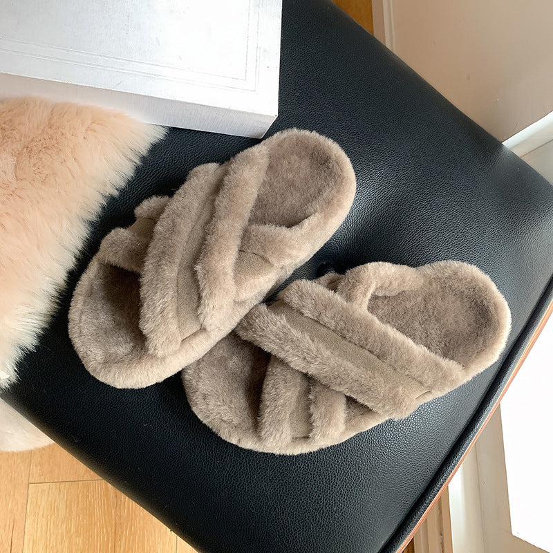 Dame hjemmesko lavet af fluffy materiale med trendy krydsbånd-design Stilla
