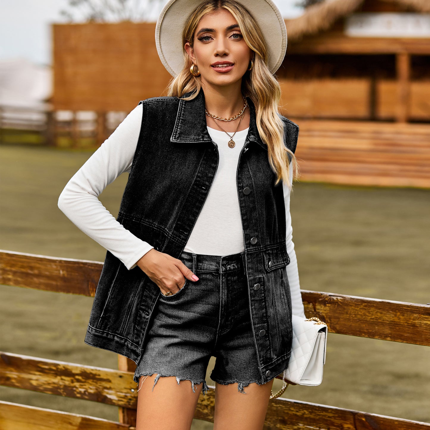 Dame denim-vest i afslappet oversized stil med praktiske lommer Stilla