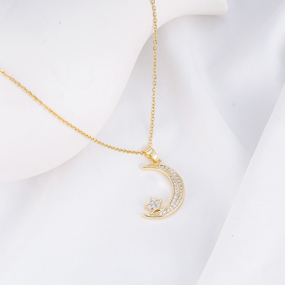 Stilla | Moon Charm Necklace