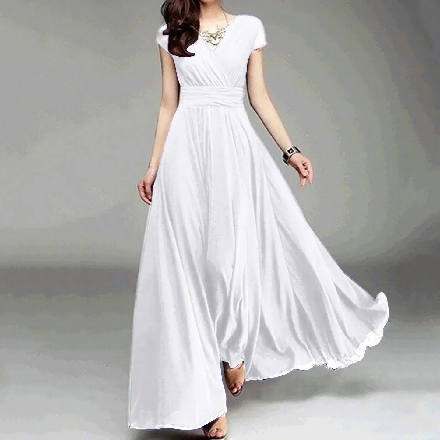 Stilla | Tidless Elegant Kjole