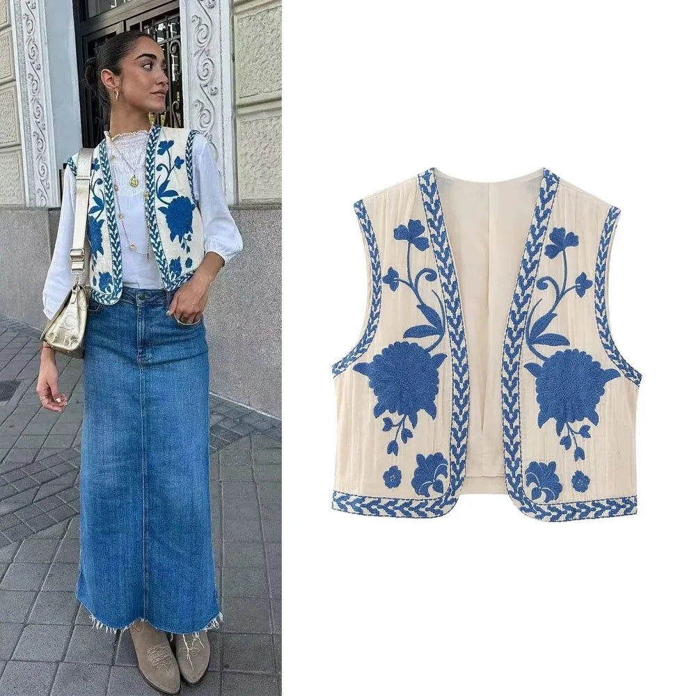 Stilla | Broderet ærmeløs vest med blomsteraccenter