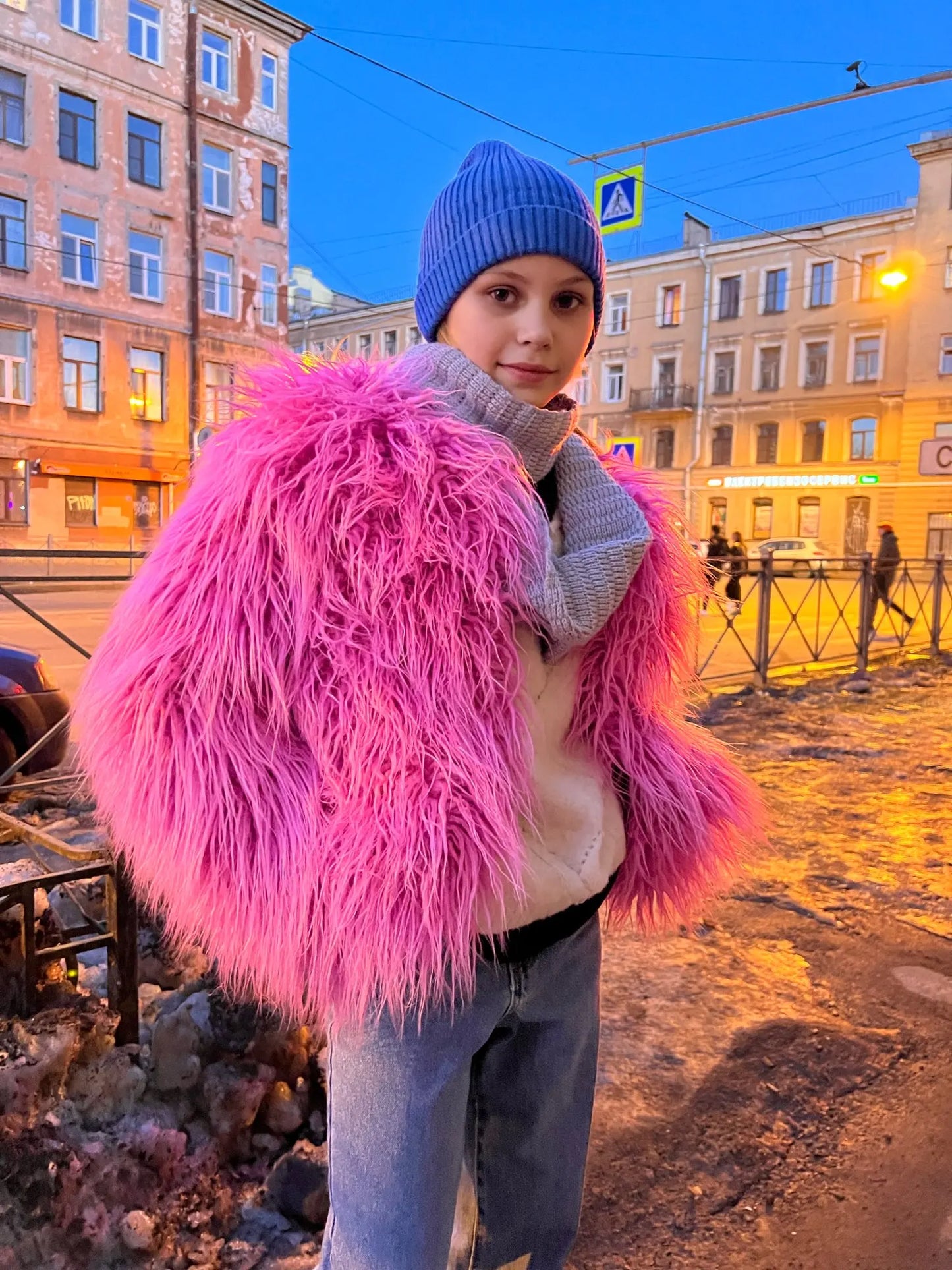 Stilla | Vibrant Unisex Festival Faux Fur Jakke