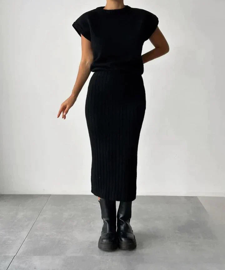 Stilla | Kortærmet T Shirt og Slim Fit Maxi Nederdel Sæt