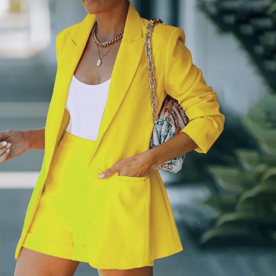 Stilla | Sæt med blazer og shorts til kvinder