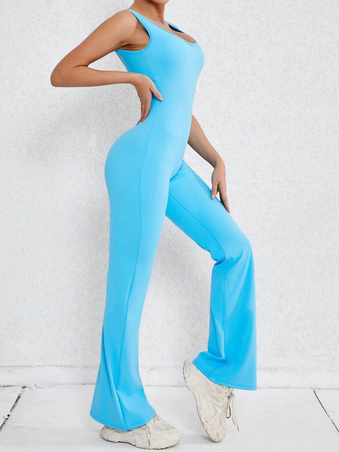 Stilla | Bred Strop Scoop Hals Aktiv Jumpsuit