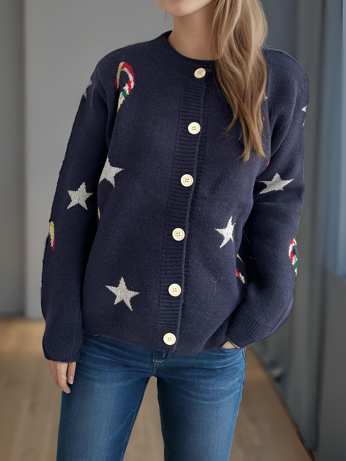 Stilla | Langærmet Strikjakke Med Knapper Foran Candy Cane & Star.