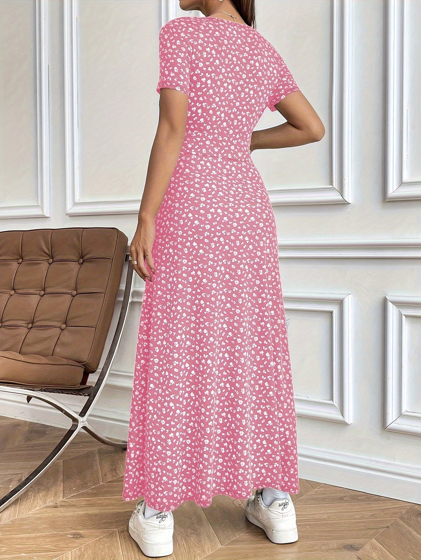Stilla | Elegant Kjole Med Blomstermønster V-Hals Polyester Og Elastan Til Alle