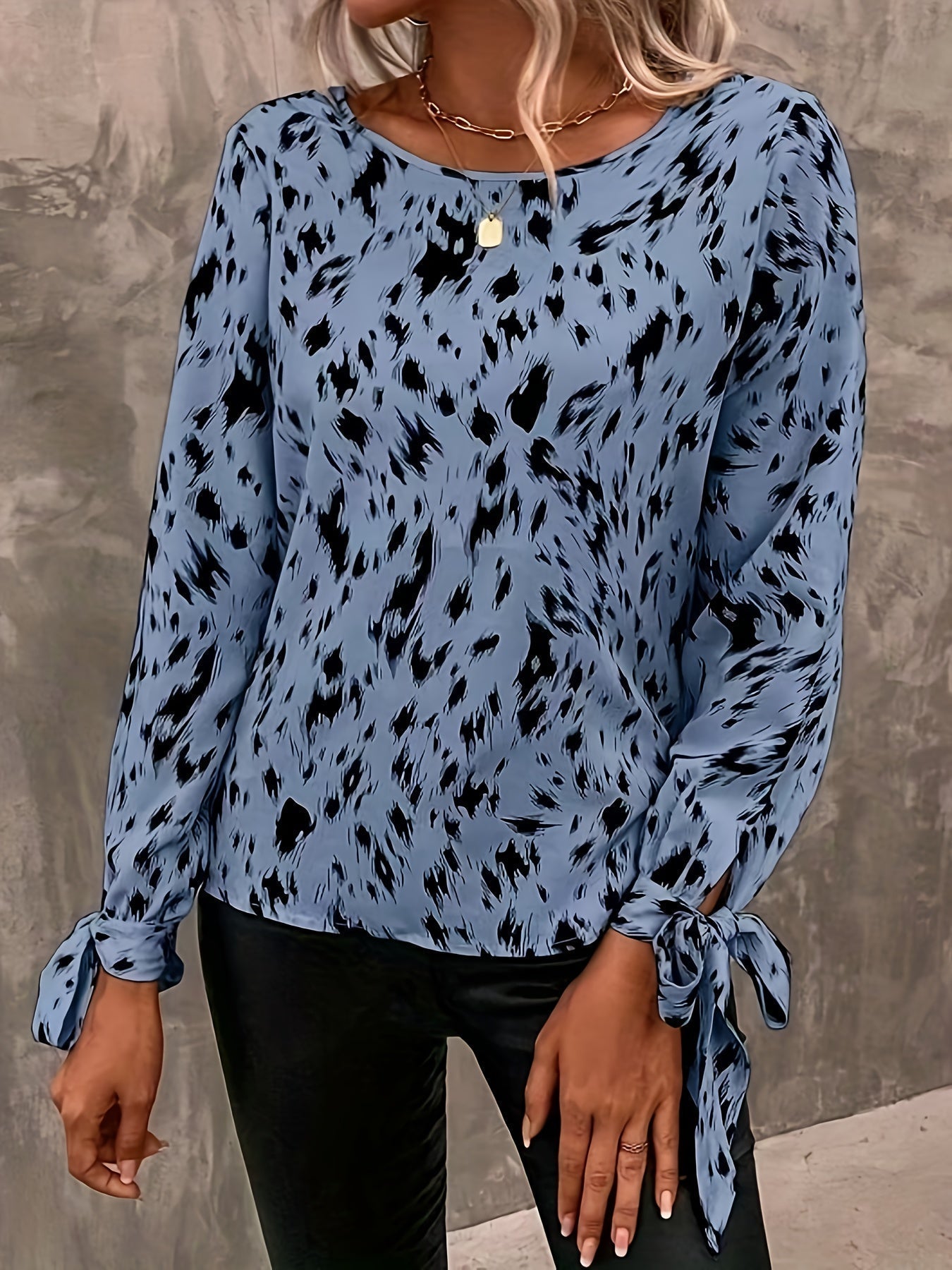 Stilla | Elegant Bluse Med Lange Ærmer Og Bundet Manchetter
