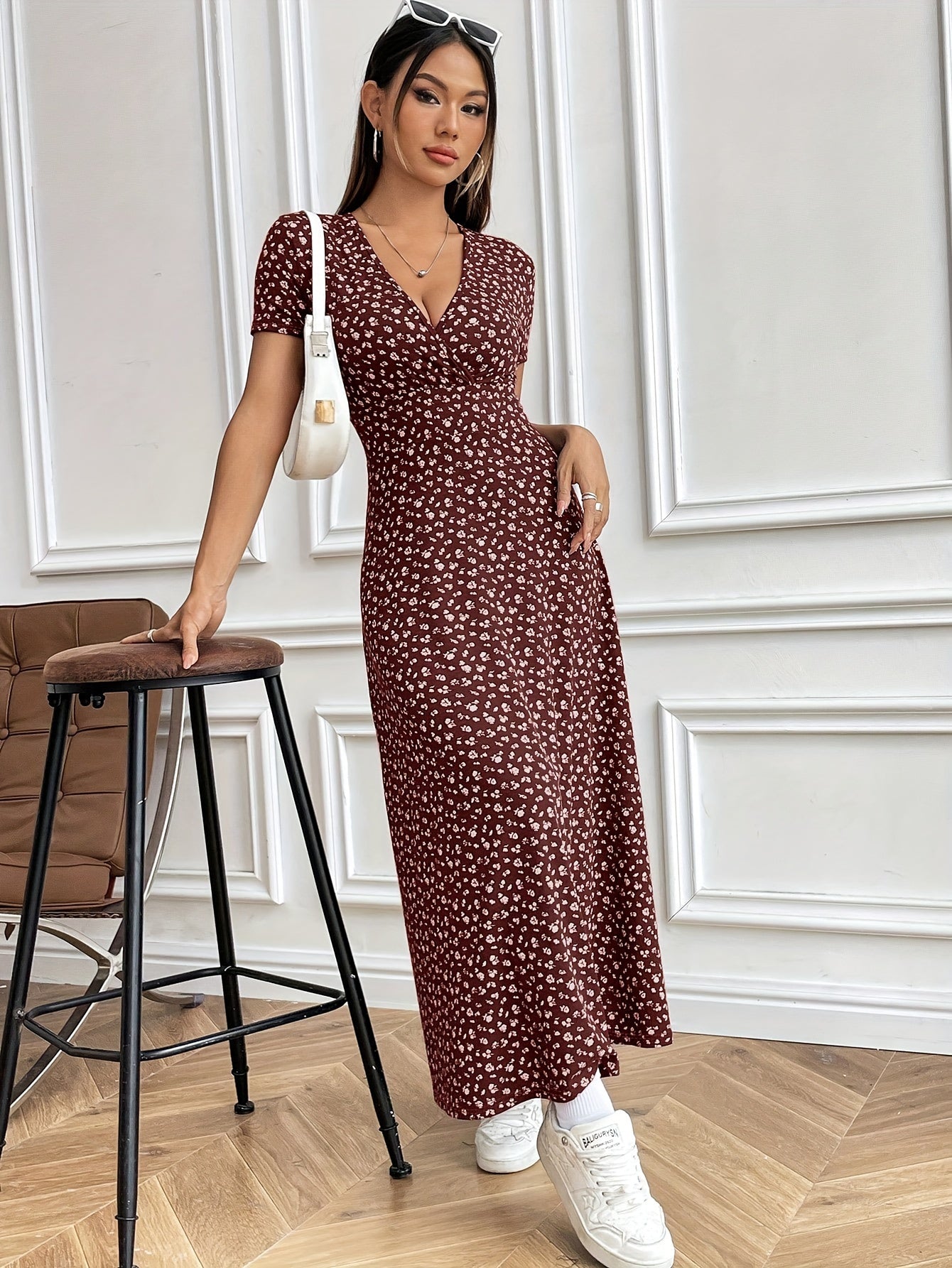 Stilla | Elegant Kjole Med Blomstermønster V-Hals Polyester Og Elastan Til Alle