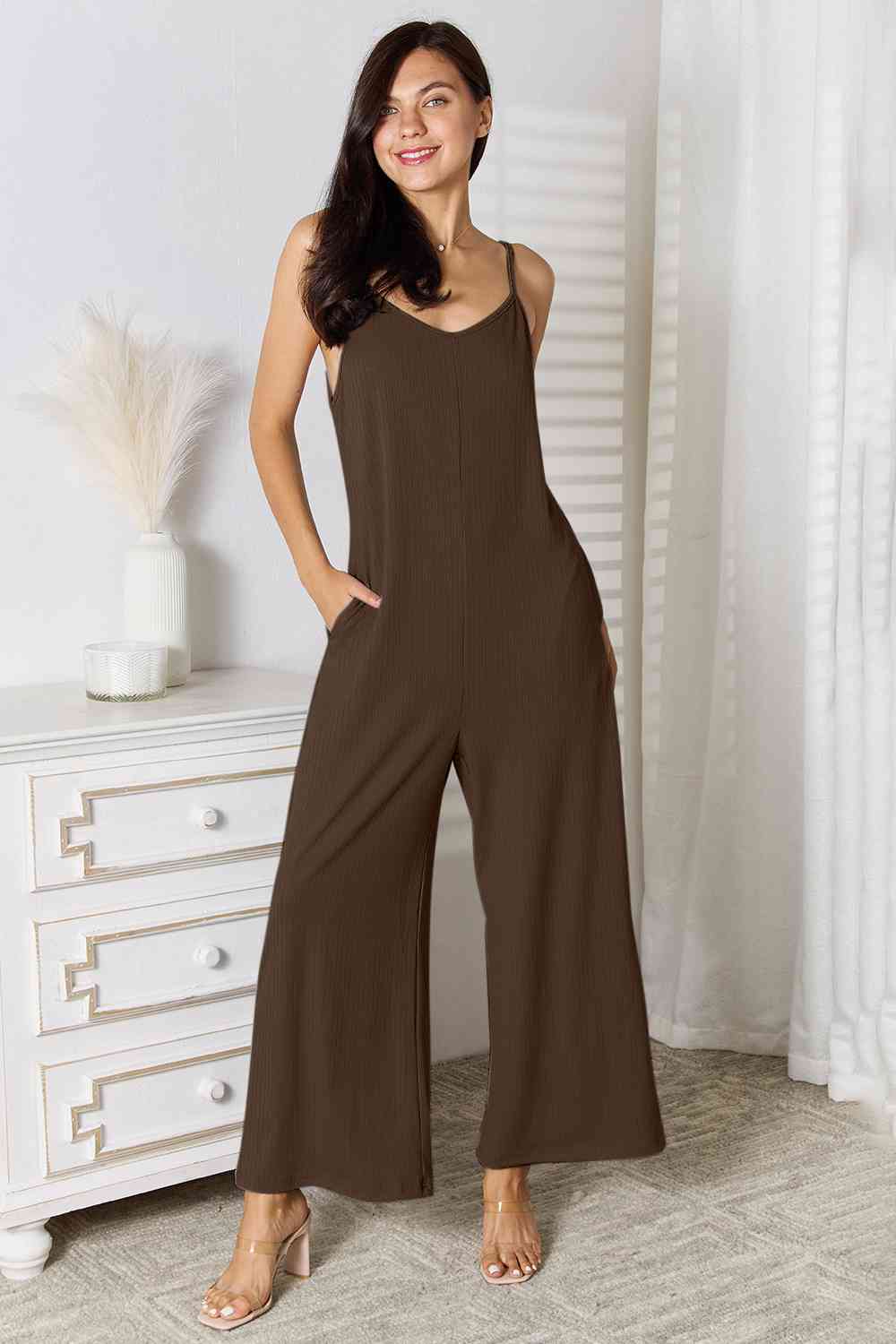 Stilla | Bae Fuld Størrelse Spaghetti Strop V-hals Jumpsuit