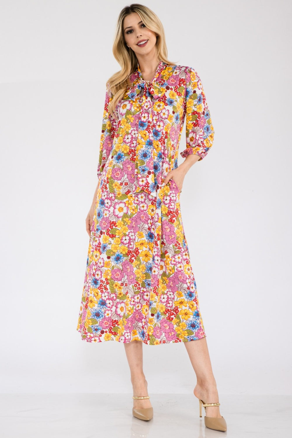 Stilla | Full Size Floral Midi Kjole Med Sløjfe Bundet