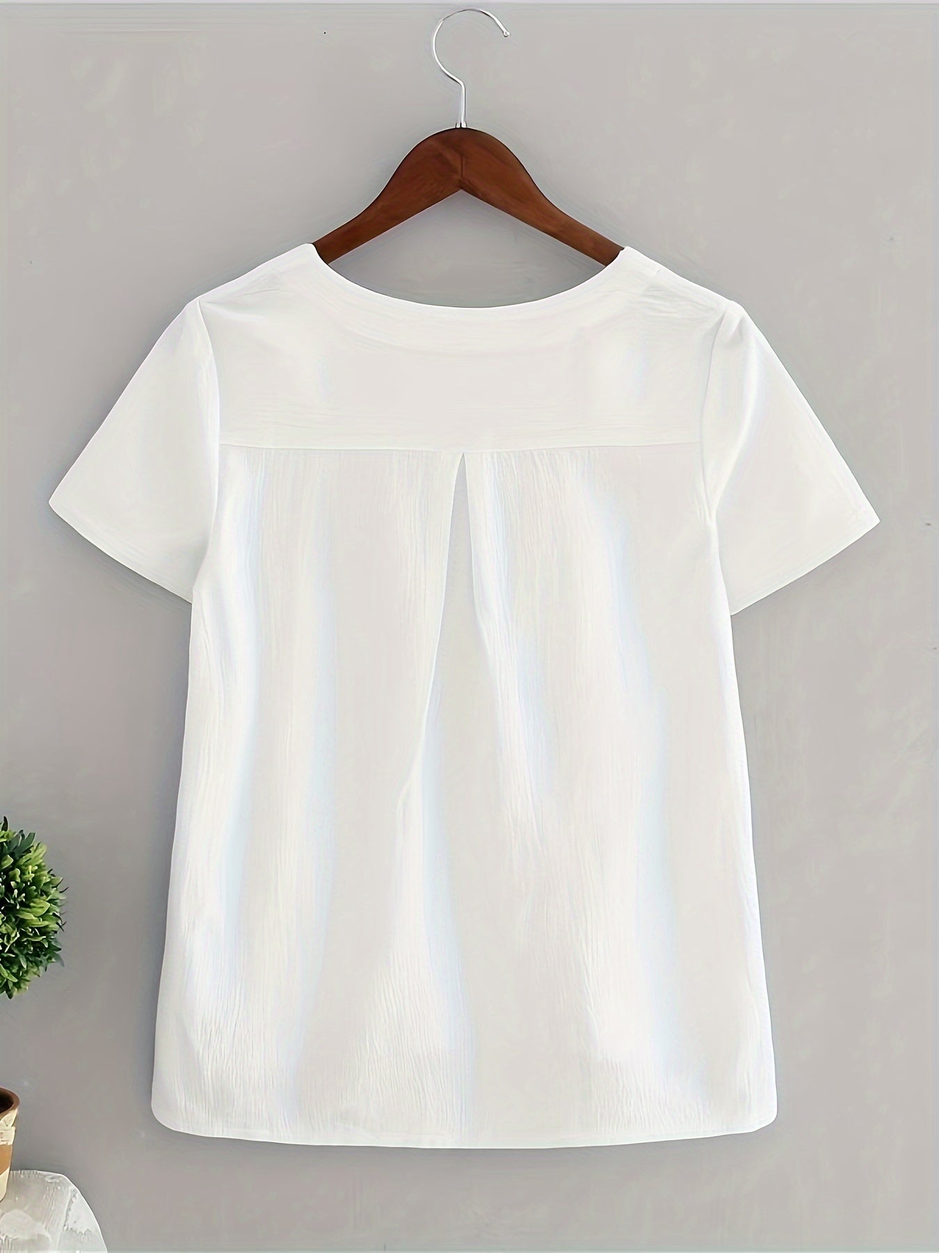 Stilla | Dame Linned T-Shirt Med Blomsterapplikationer, V-Hals, Hvid Hele Sæsonen