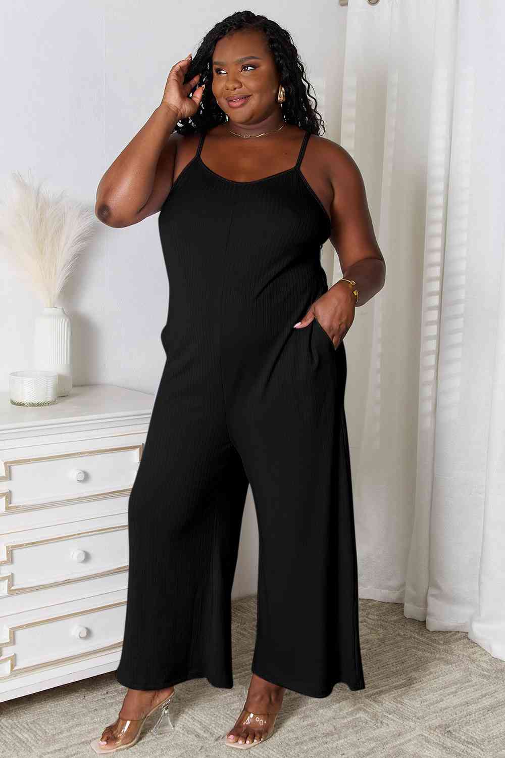Stilla | Bae Fuld Størrelse Spaghetti Strop V-hals Jumpsuit
