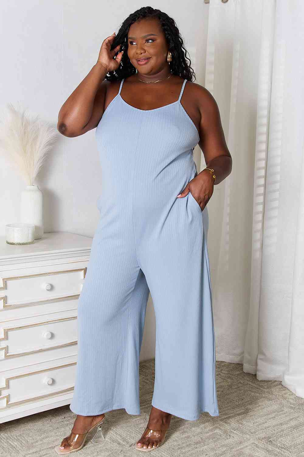 Stilla | Bae Fuld Størrelse Spaghetti Strop V-hals Jumpsuit