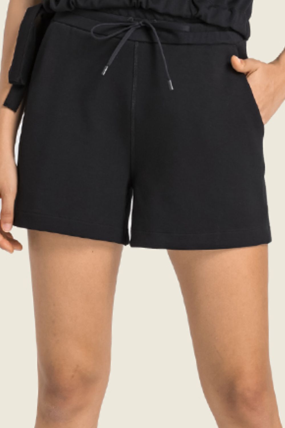 Stilla | Elastisk Talje Sports Shorts med Lommer