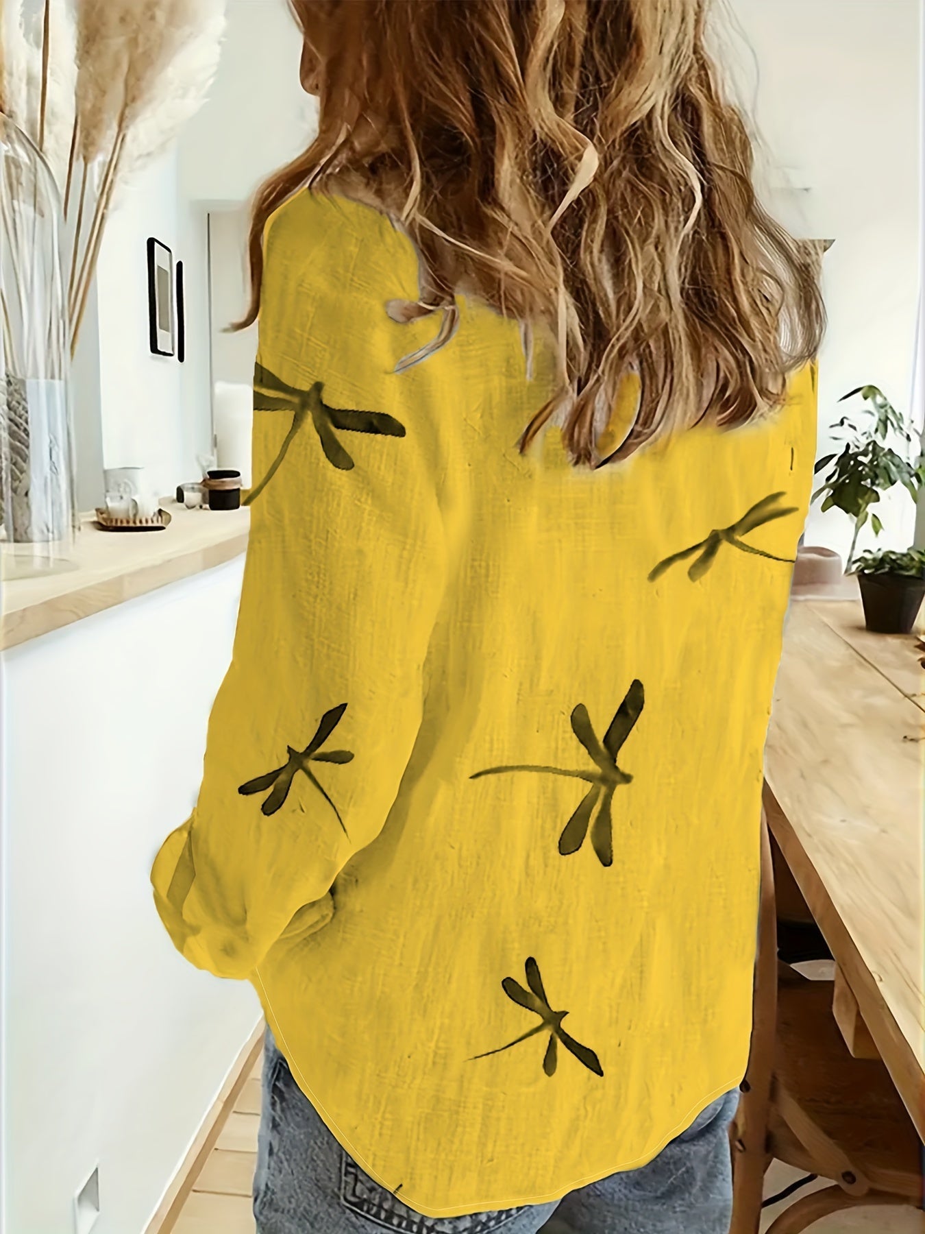 Stilla | Damebluse Med Dragonfly Print, Luftig, Med Lange Ærmer, Afslappet Stil