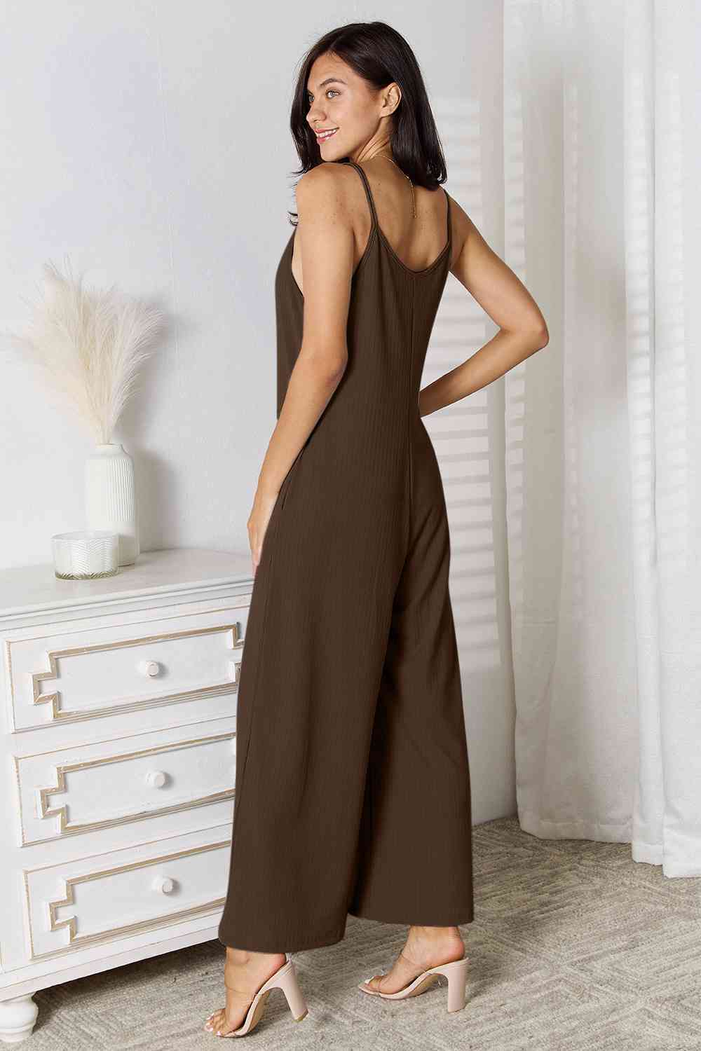Stilla | Bae Fuld Størrelse Spaghetti Strop V-hals Jumpsuit