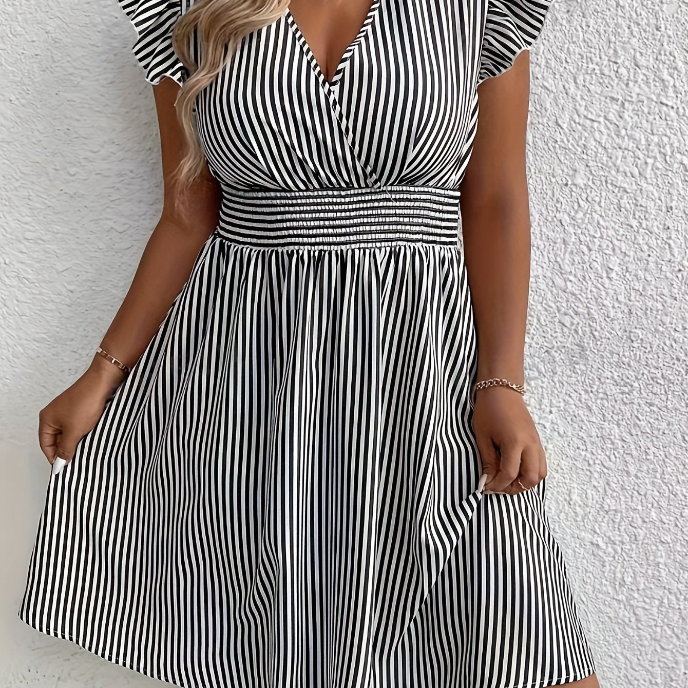 Stilla | Elegant Kjole Dame Sort Hvide Striber