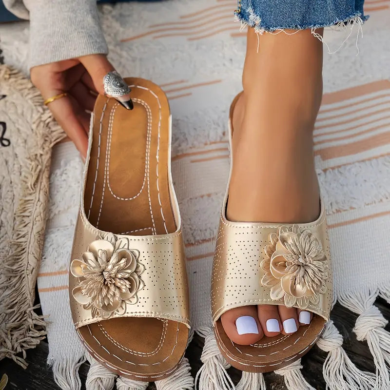 Stilla | Hvide Klip Klapper Elegante Sandaler Med Blomstermotiv, Komfortable Og Lette