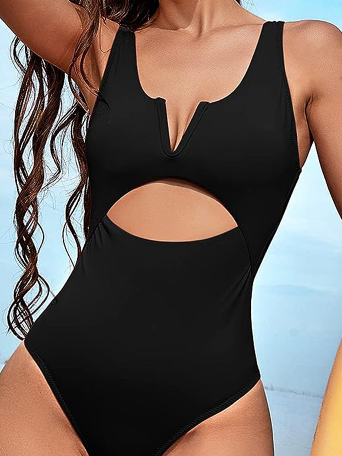 Stilla | Notched Wide Strap One-piece Swimwear