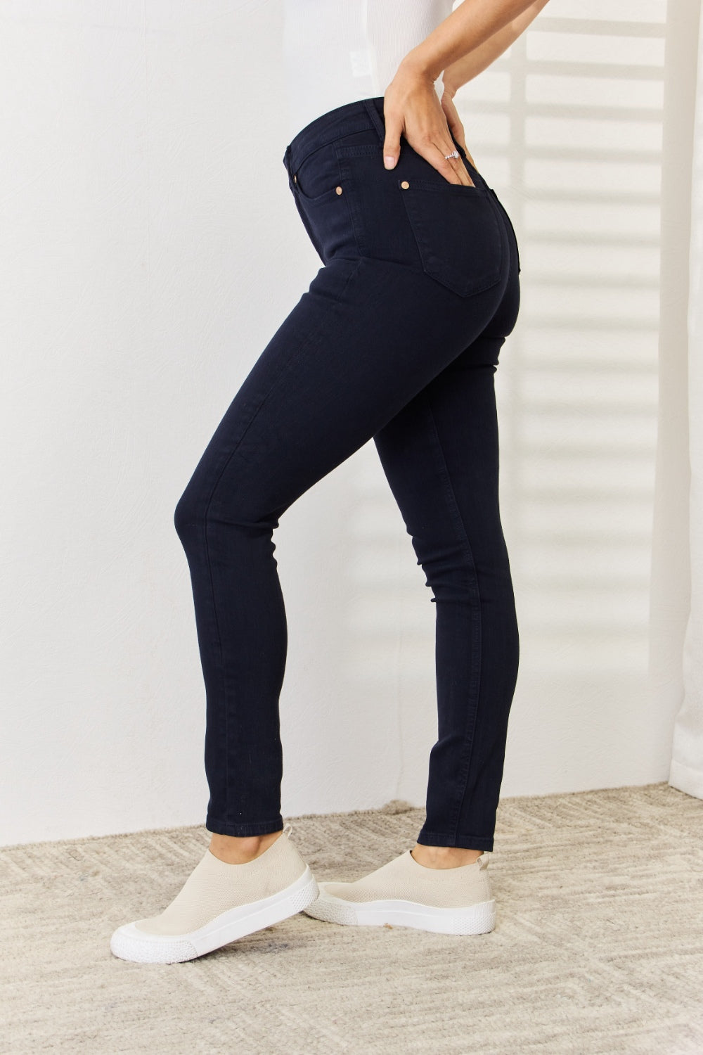 Stilla | Blå Full Size Garment Dyed Tummy Control Skinny Jeans