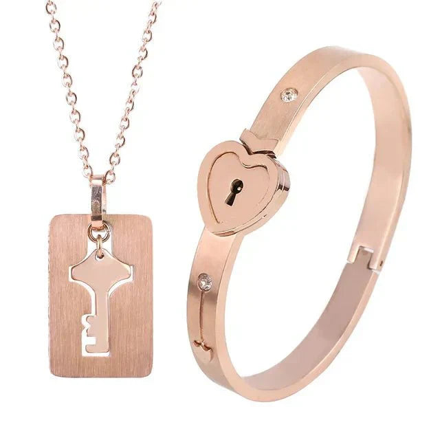 Stilla | Love Jewelry Armbånd og halskæde i rustfrit stål med nøgle