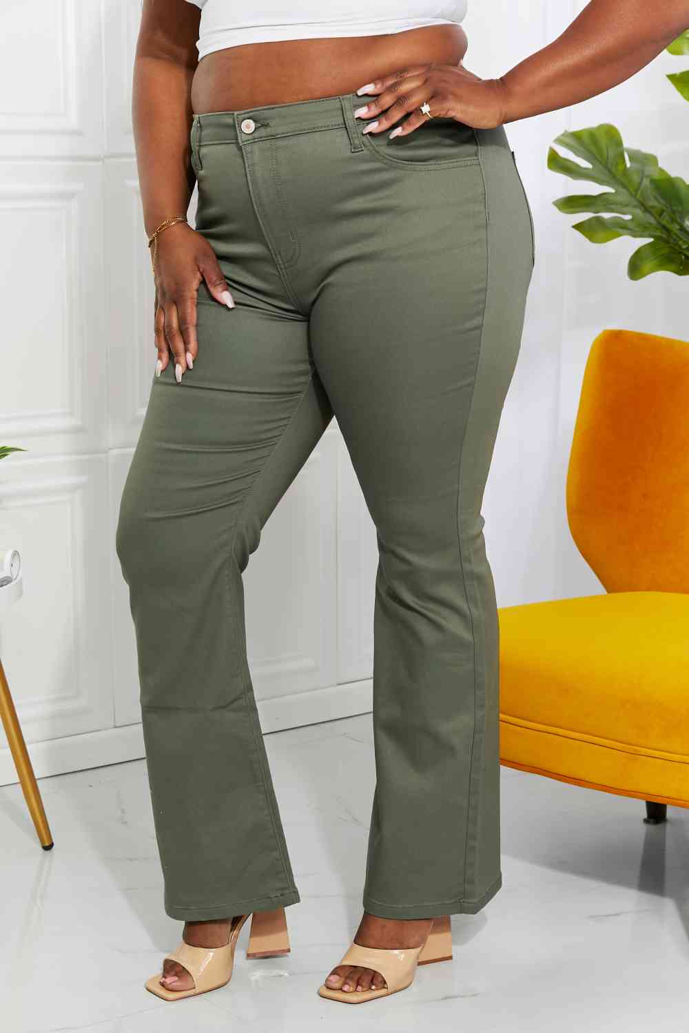 Stilla | Clementine Full Size High-waisted Bootcut Jeans i Olive