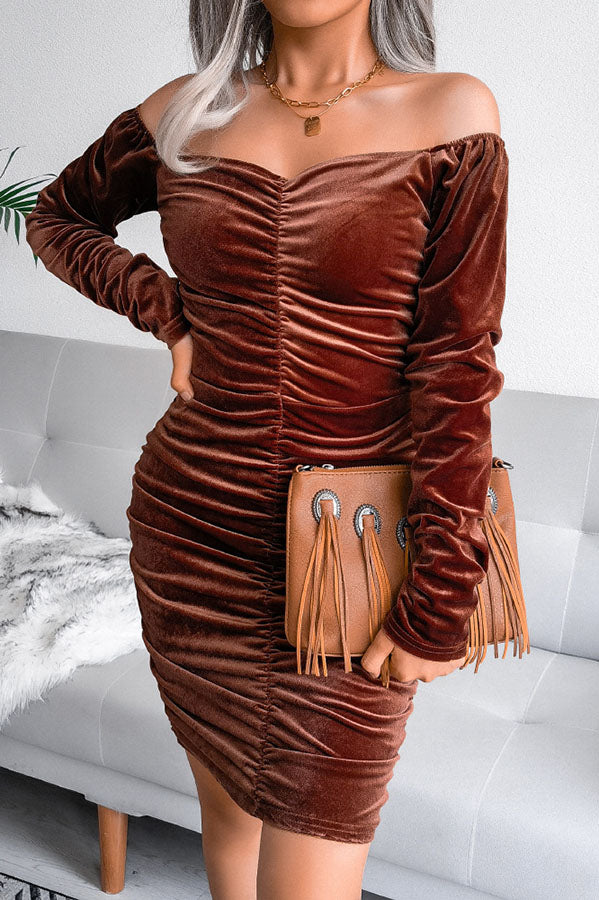Stilla | Beyond Romance Velvet Ruched Mini Kjole