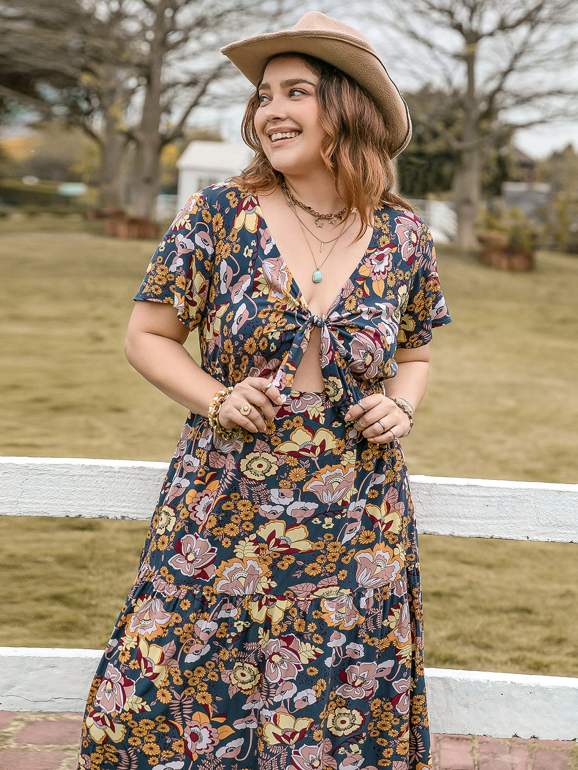 Stilla | Plus Size Bundet Trykt Korte Ærmer Midi Kjole