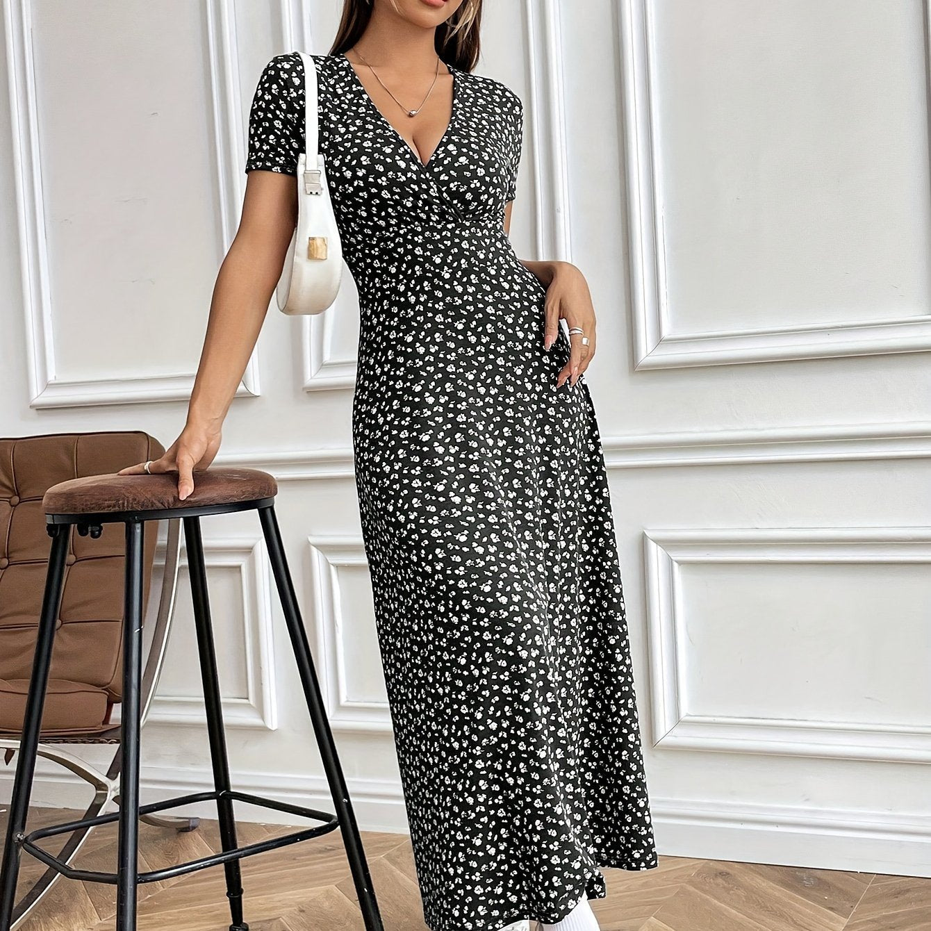 Stilla | Elegant Kjole Med Blomstermønster V-Hals Polyester Og Elastan Til Alle