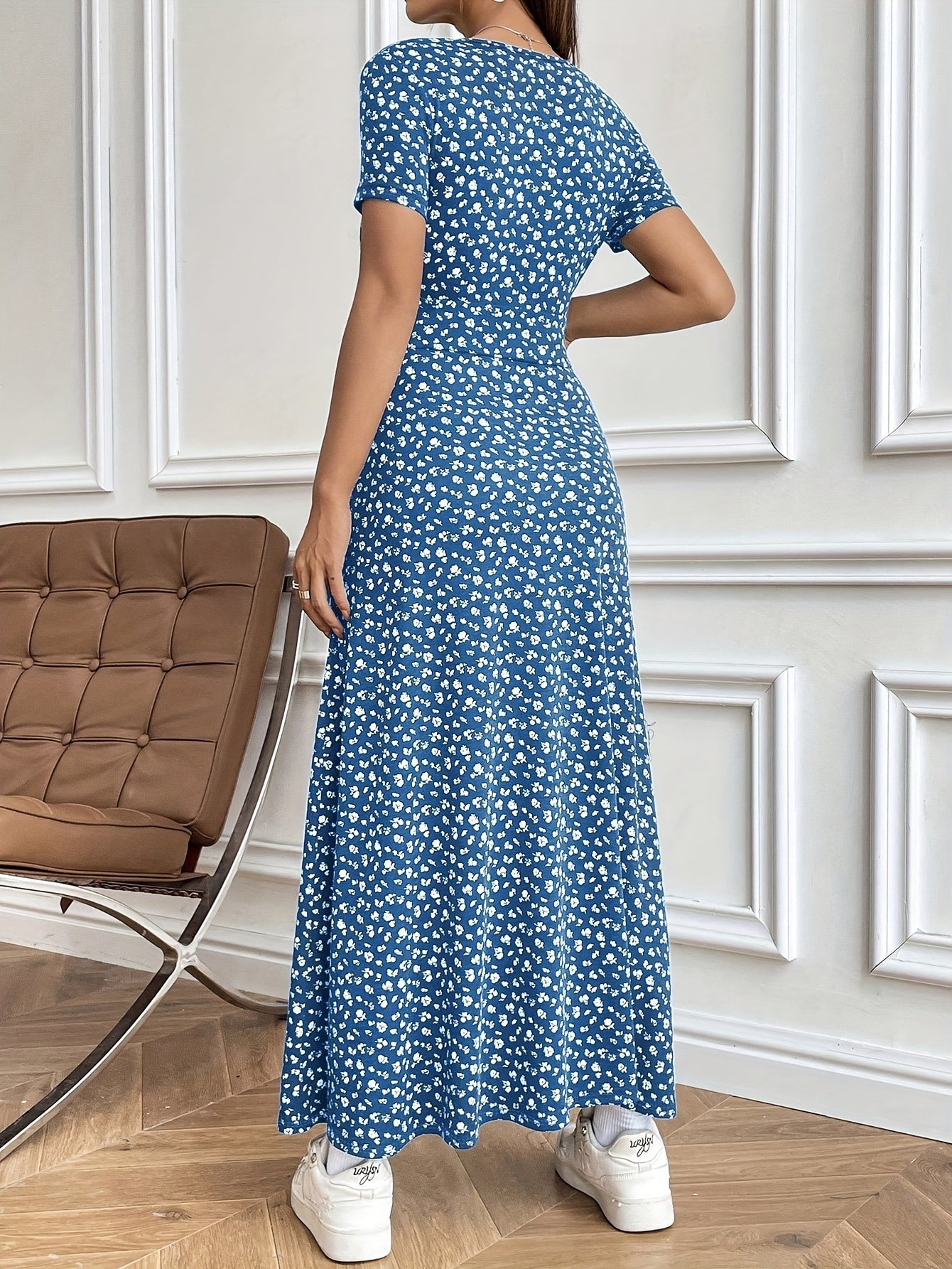 Stilla | Elegant Kjole Med Blomstermønster V-Hals Polyester Og Elastan Til Alle