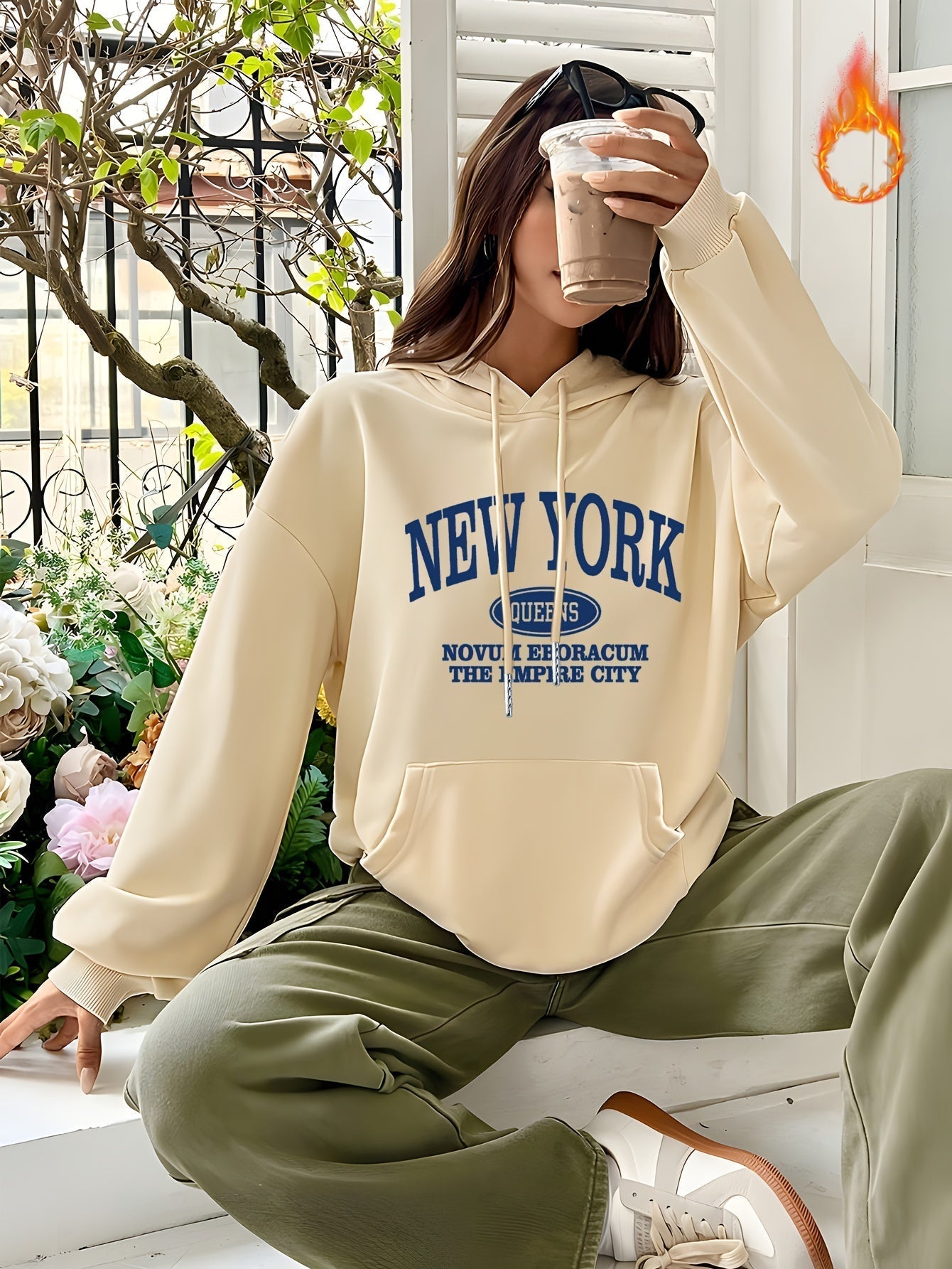 Stilla | Hoodie med kængurulomme og tryk New York
