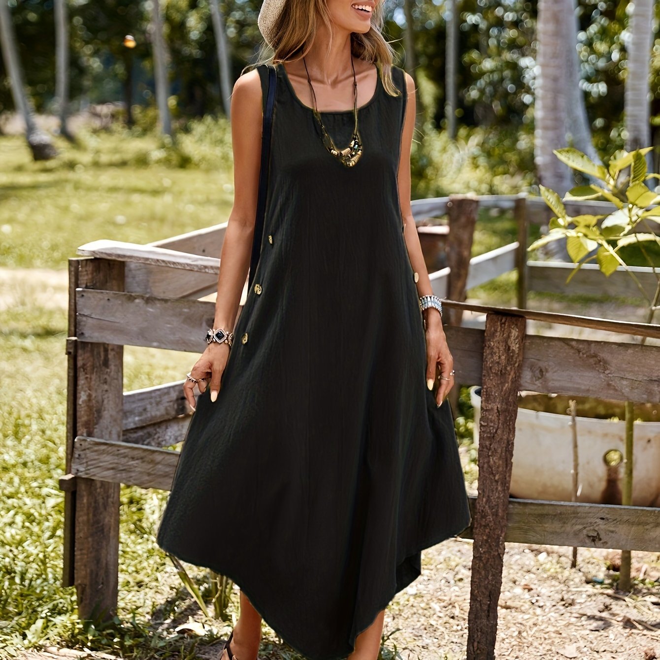 Stilla | Elegant Kjole Med Asymmetrisk Bund