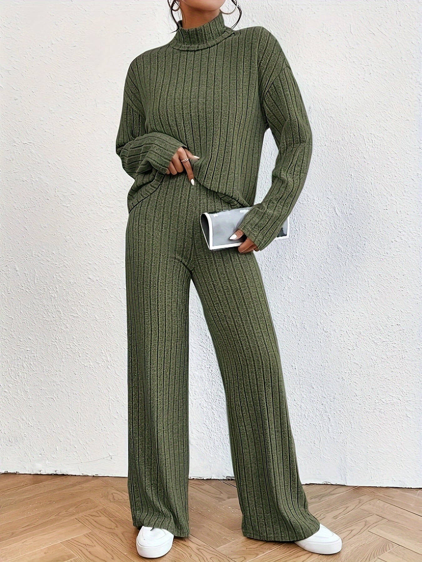 Stilla | Dame ensemble bestående af en turtle neck top og et bredt skåret par bukser
