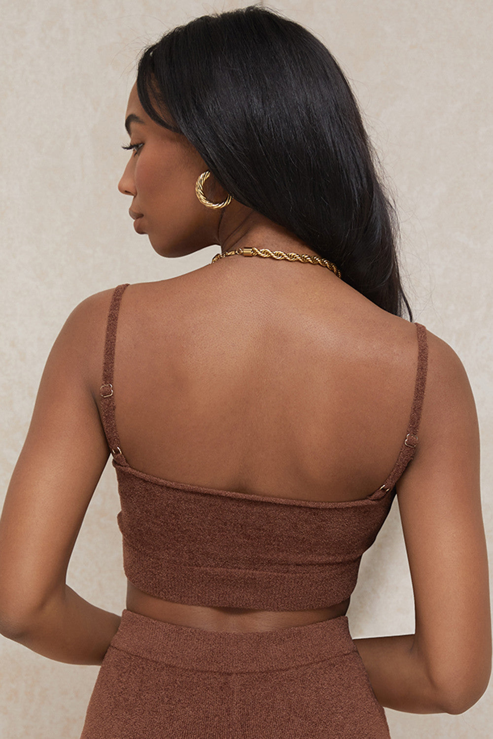 Stilla | Chokolade Fluffy Crop Top Med Højtaljede Shorts
