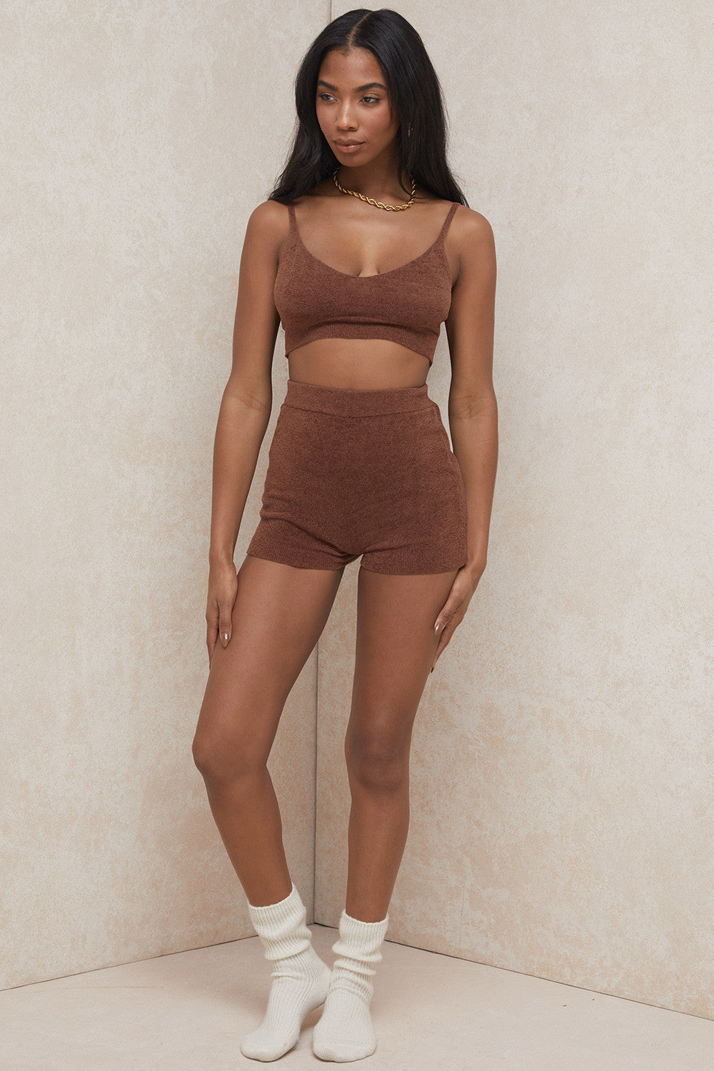 Stilla | Chokolade Fluffy Crop Top Med Højtaljede Shorts