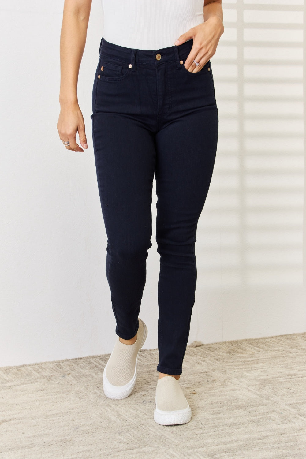 Stilla | Blå Full Size Garment Dyed Tummy Control Skinny Jeans