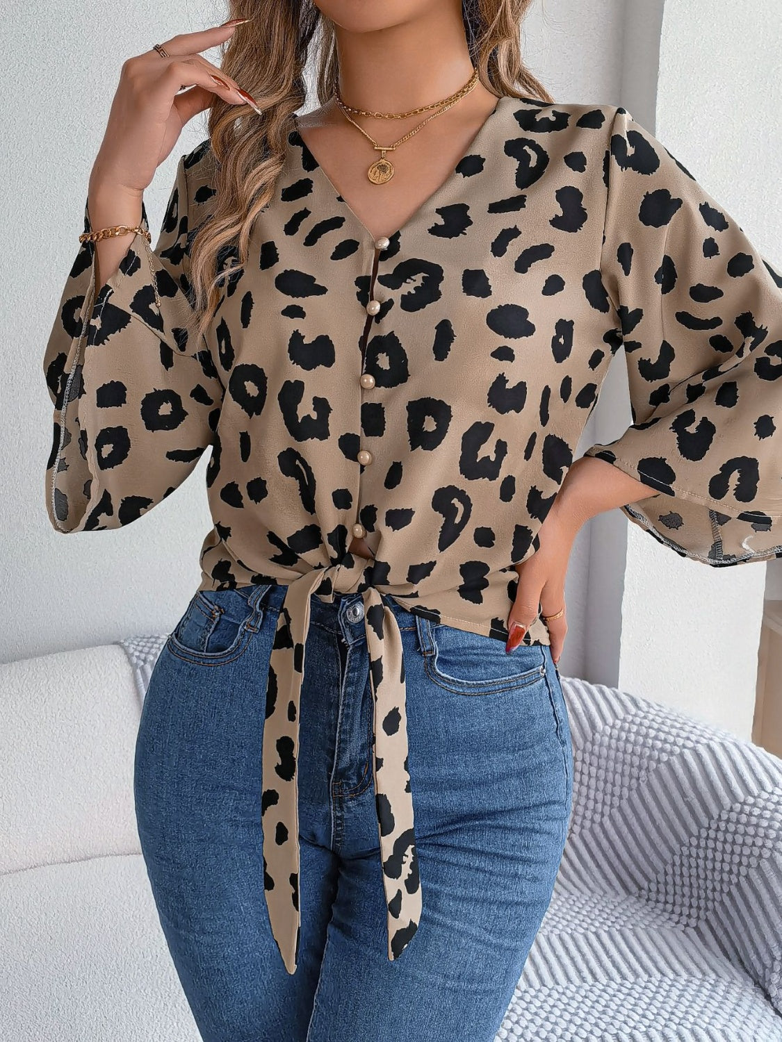 Stilla | Stilfuld Dame Bluse Leopard Knap.