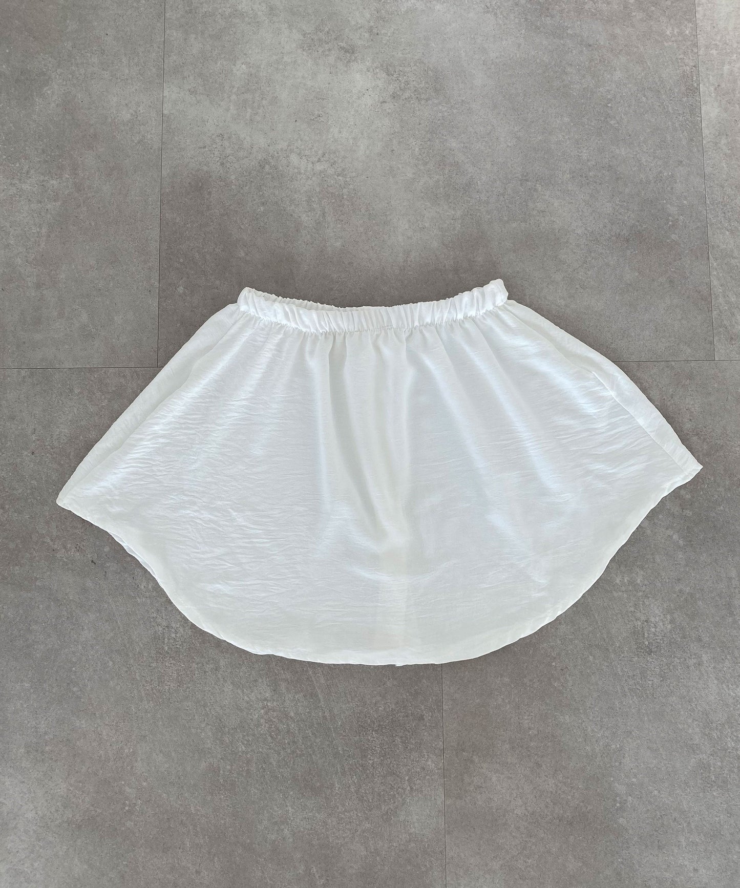 Stilla | Elegant Bluserock Hvid