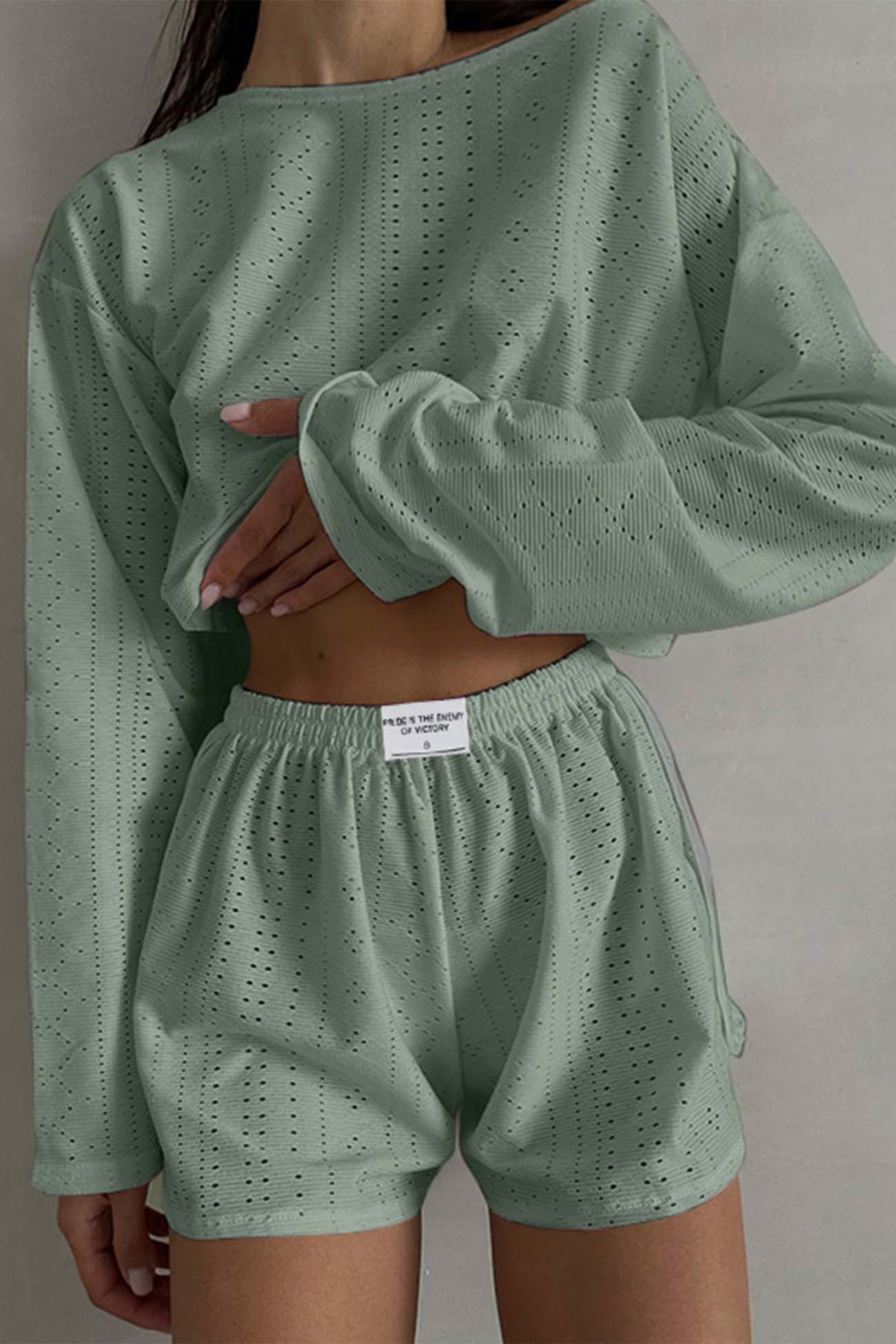 Stilla | To-delt Sæt Med Langærmet Overdel og Smalle Shorts Med Slidsser