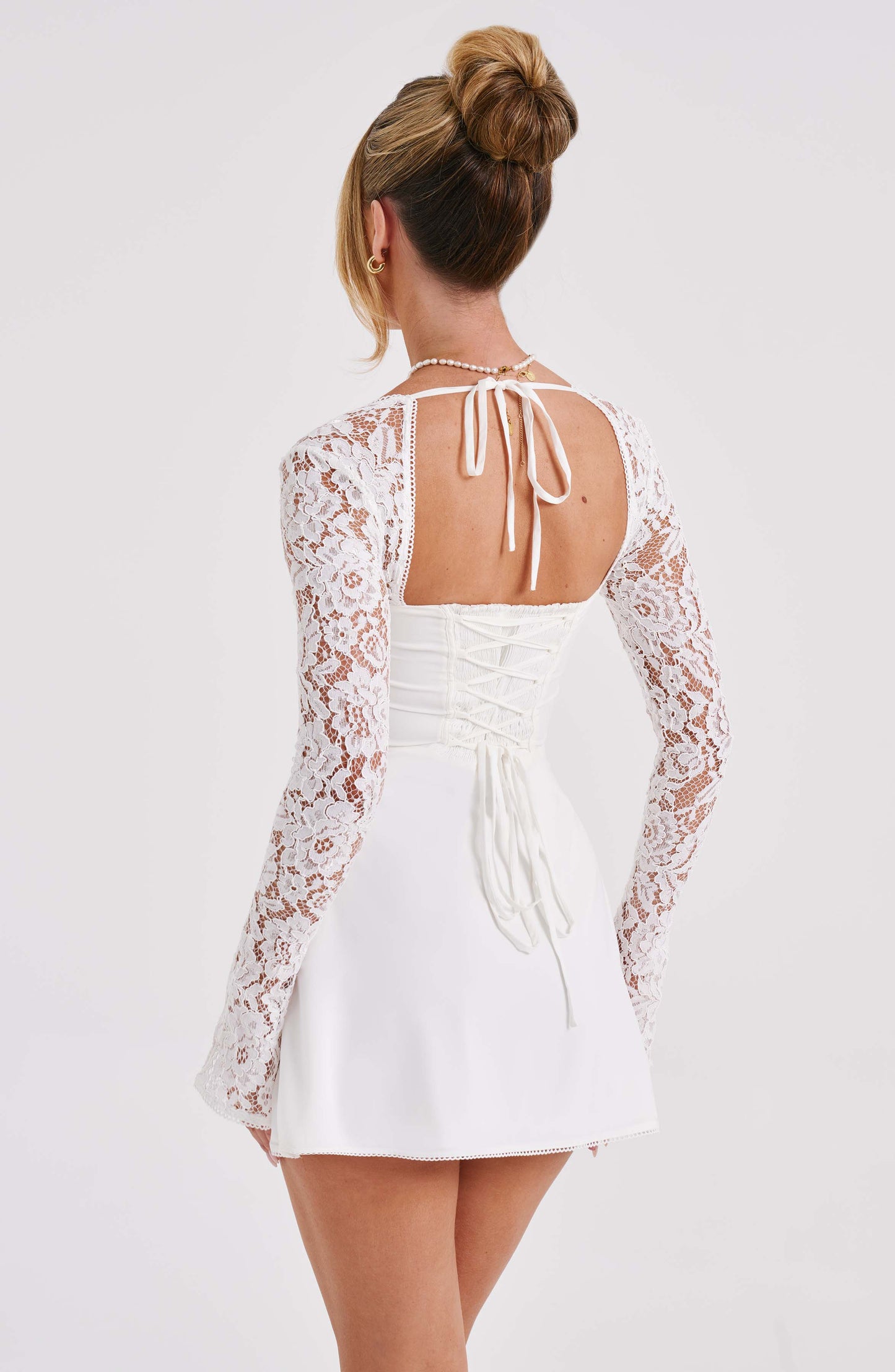 Stilla | Elegant TieBack Mini Kjole